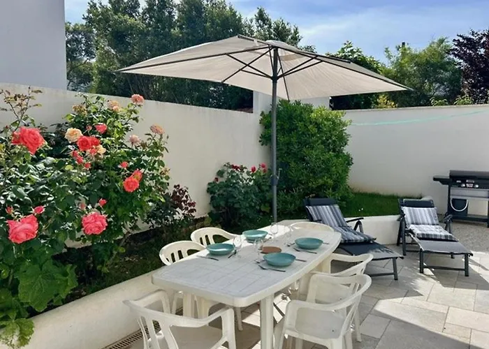 Appartement Avec Terrasse, 2 Chambres, Proche Plage - 4 Pers - Fr-1-494-198