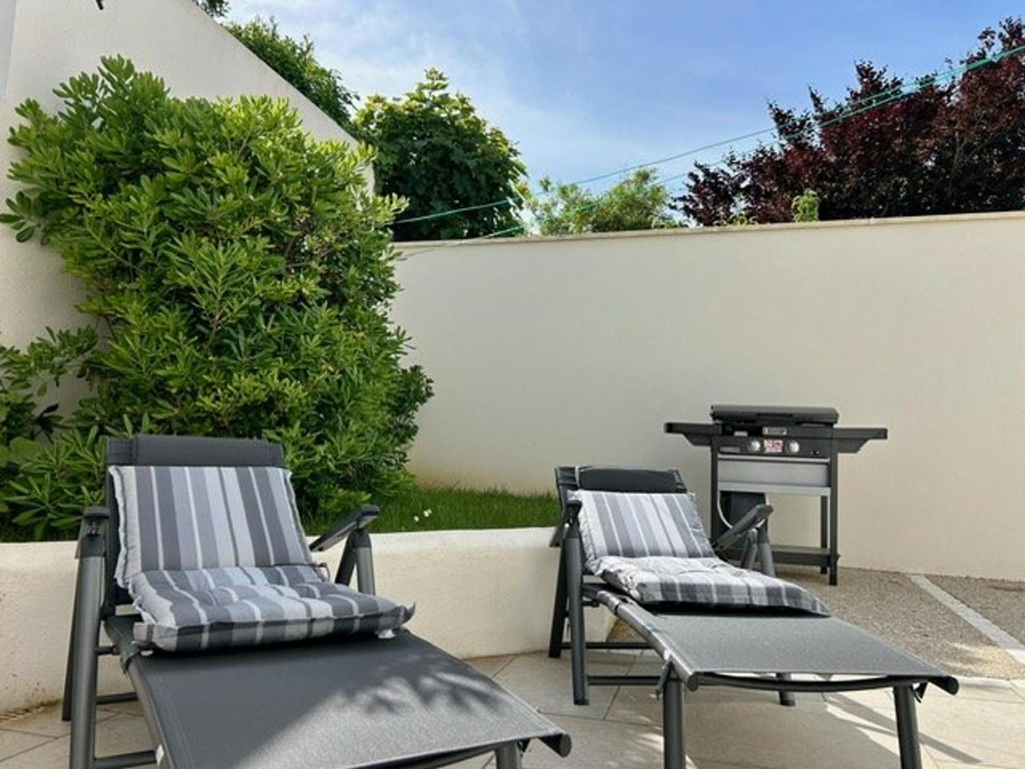 Appartement Avec Terrasse, 2 Chambres, Proche - 4 Pers - Fr-1-494-198